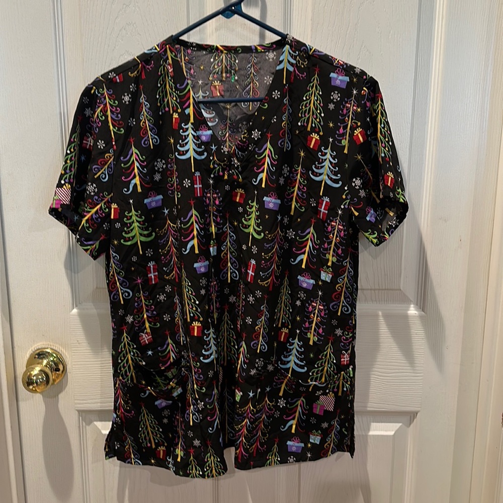 Holiday Christmas tree Scrub Shirt Women’s Sz large Top Medical Hospital Black